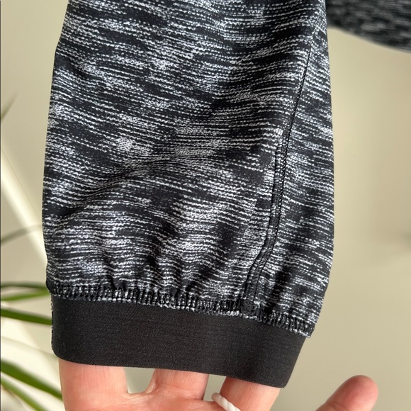 Lululemon Go The Distance Jacket - Picture 2 of 11